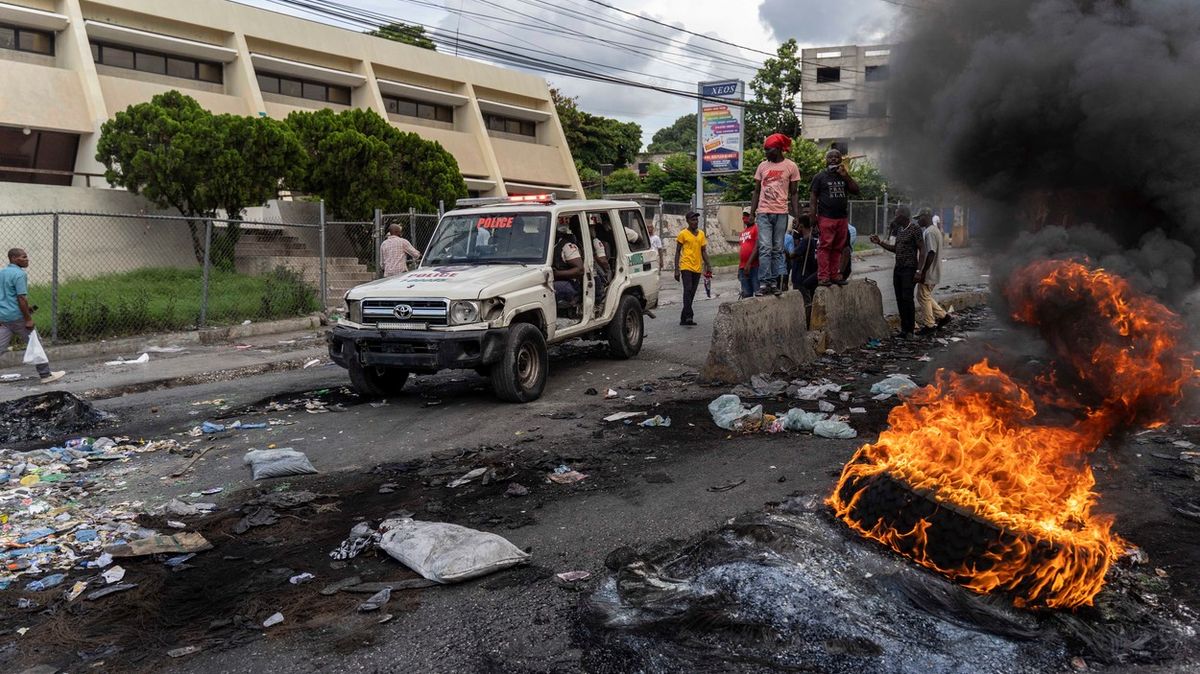 Policie na Haiti ukončila blokádu ropného terminálu